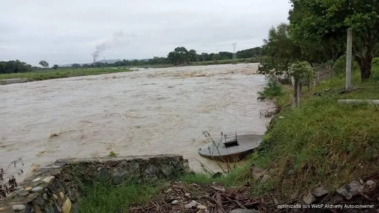 Inundación en La Laja genera indignación por la tardía atención municipal Inundación en La Laja genera indignación por la tardía atención municipal