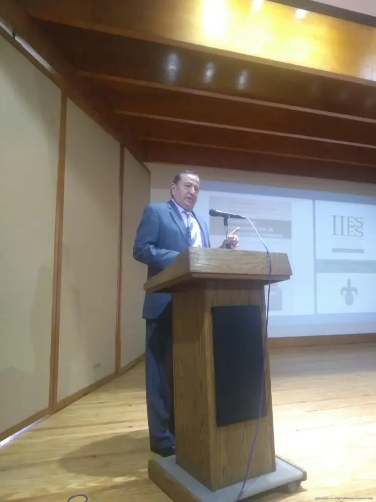 Presenta el doctor Rafael Vela Martínez libro sobre las condiciones socioeconómicas de los municipios indígenas de Veracruz Presenta el doctor Rafael Vela Martínez libro sobre las condiciones socioeconómicas de los municipios indígenas de Veracruz