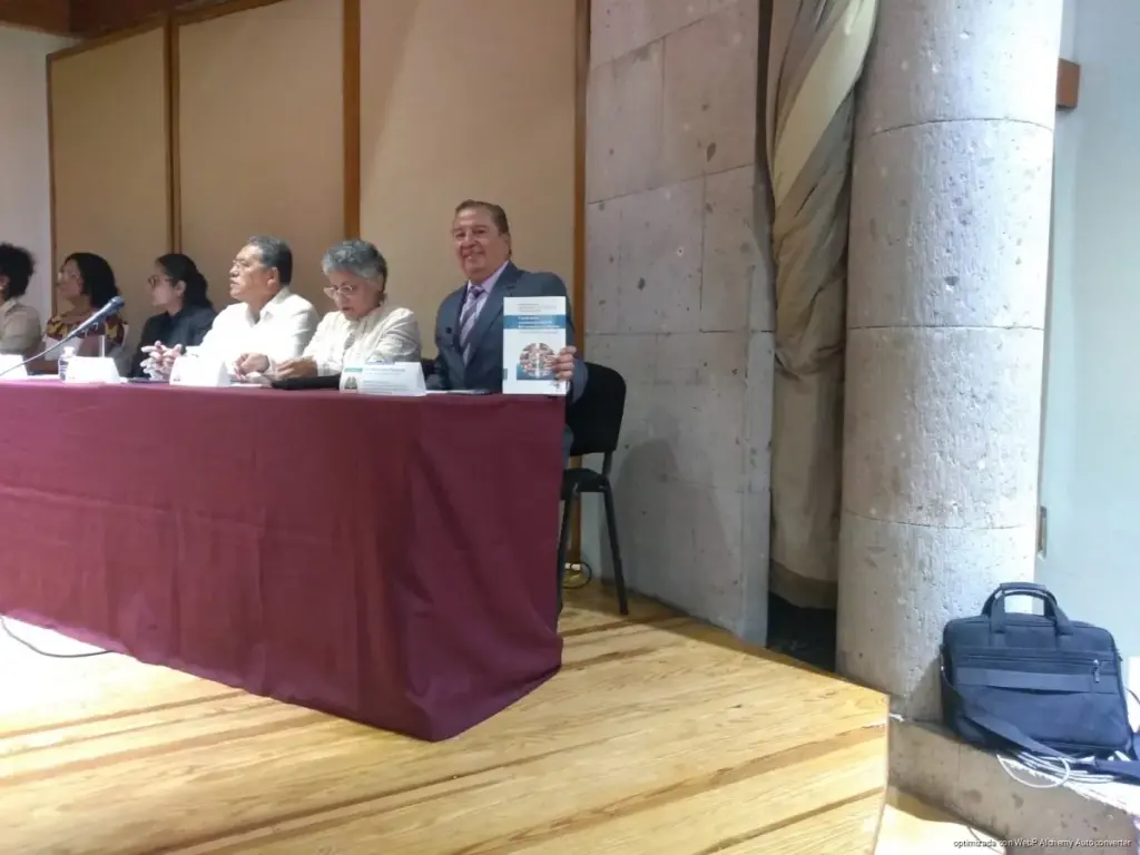 Presenta el doctor Rafael Vela Martínez libro sobre las condiciones socioeconómicas de los municipios indígenas de Veracruz