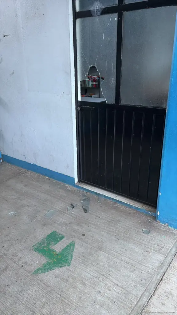 Vandalizan escuela en Teocelo y dejan mensaje amenazante; suspenden clases