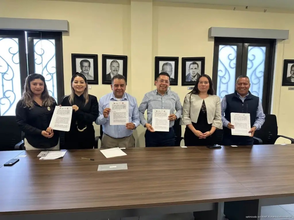 Banderilla firma convenio para ampliar la formación académica de empleados municipales Banderilla firma convenio para ampliar la formación académica de empleados municipales